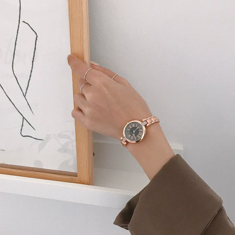 Female Fashion Retro Artistic Alloy And Stainless Steel Bracelet Watch With Round Dial - Image 7