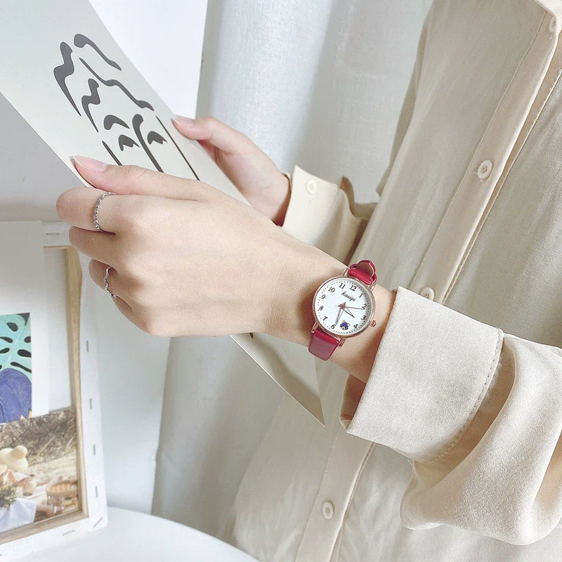 Female Leisure Alloy Case Imitation Leather Strap Round Dial Watch - Image 4