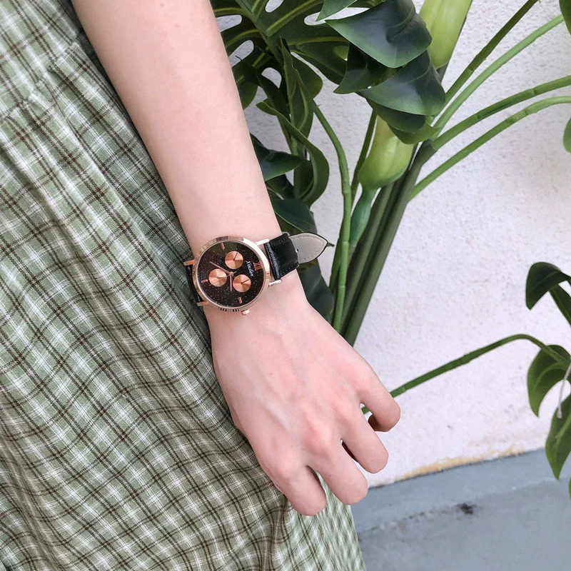 Female Leisure Style Watch Alloy Case Imitation Leather Strap Ordinary Glass Mirror Round Dial - Image 4