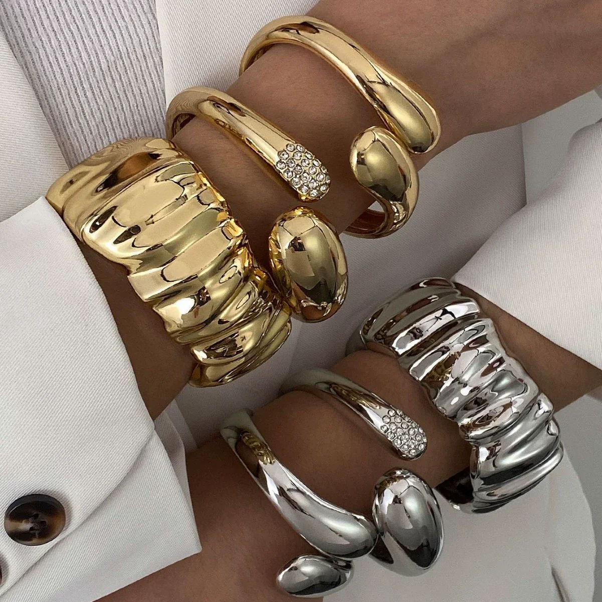 Geometric Irregular Exaggerated Metal Bracelet For Women With Electroplating And Liquid Metal Glow Surface And Water Drops Design - Image 2