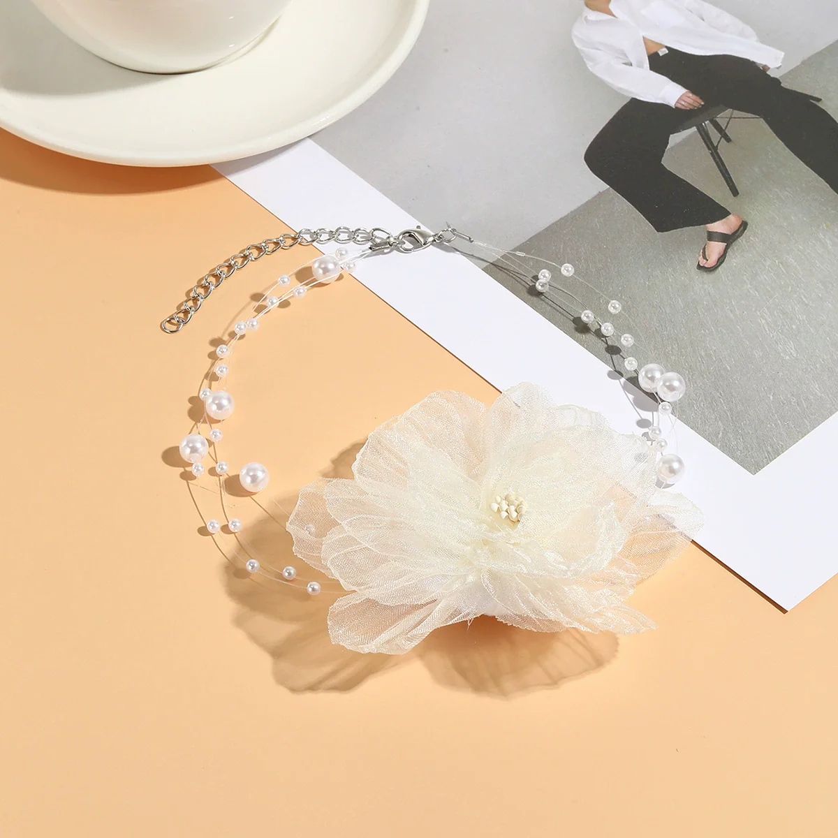 Handmade Flower Patterned Imitation Pearl Choker Necklace For Women - Image 3