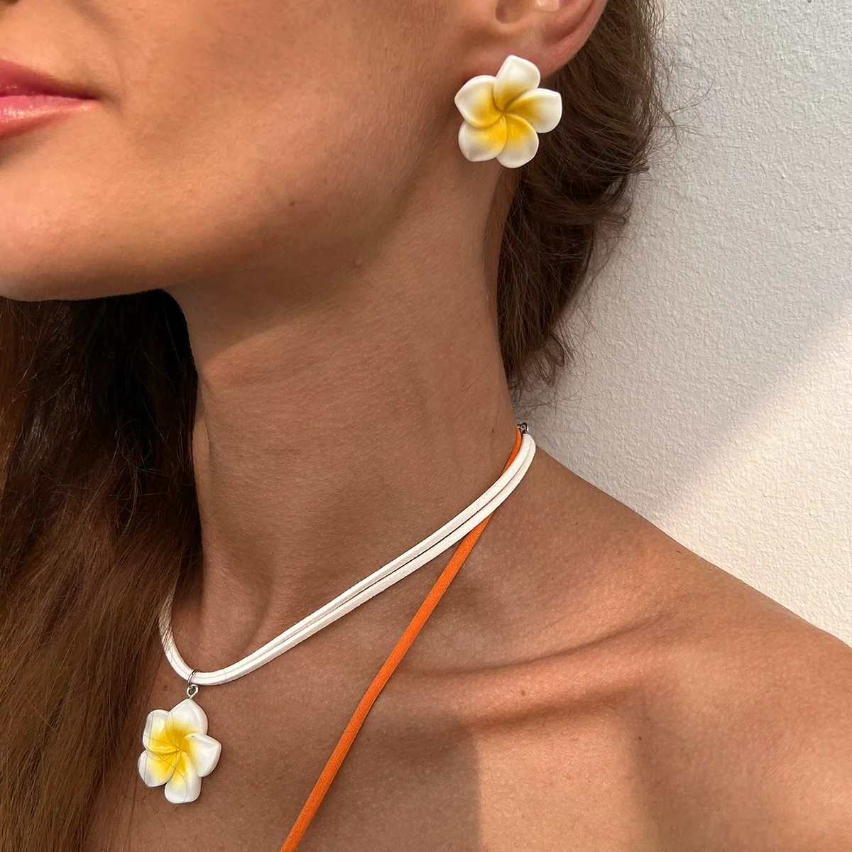 Jewelry Acrylic Dopamine Plum Pendant Necklace With Electroplating Flower Design Clavicle Chain For Women