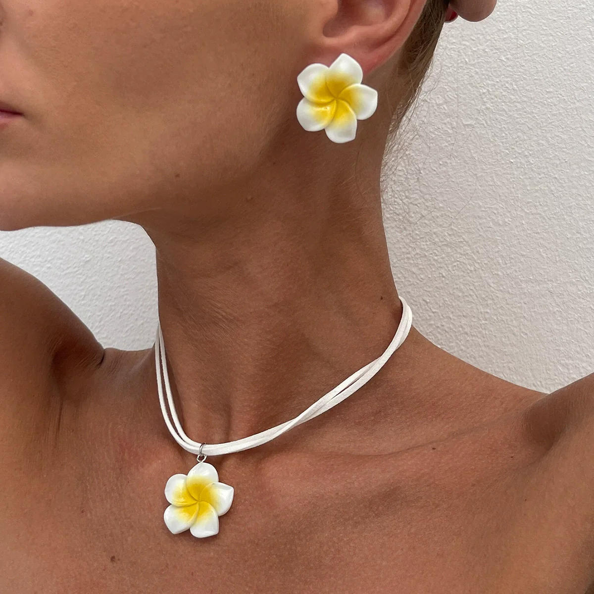 Jewelry Acrylic Dopamine Plum Pendant Necklace With Electroplating Flower Design Clavicle Chain For Women - Image 10