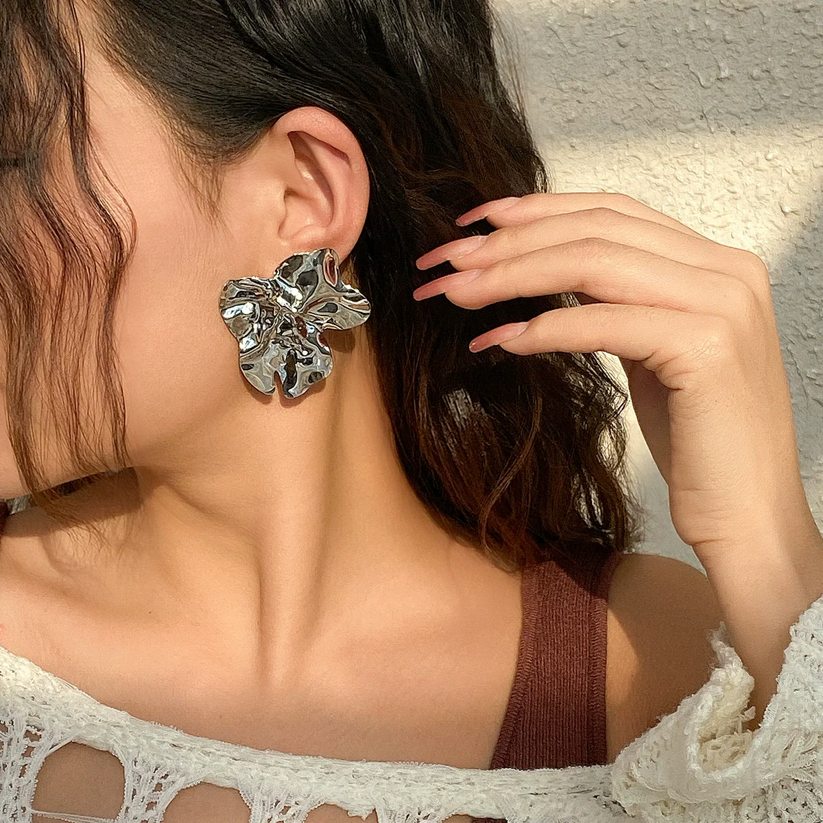Jewelry Alloy Geometric Retro Simple Irregular Pleated Electroplating Women's Earrings - Image 2