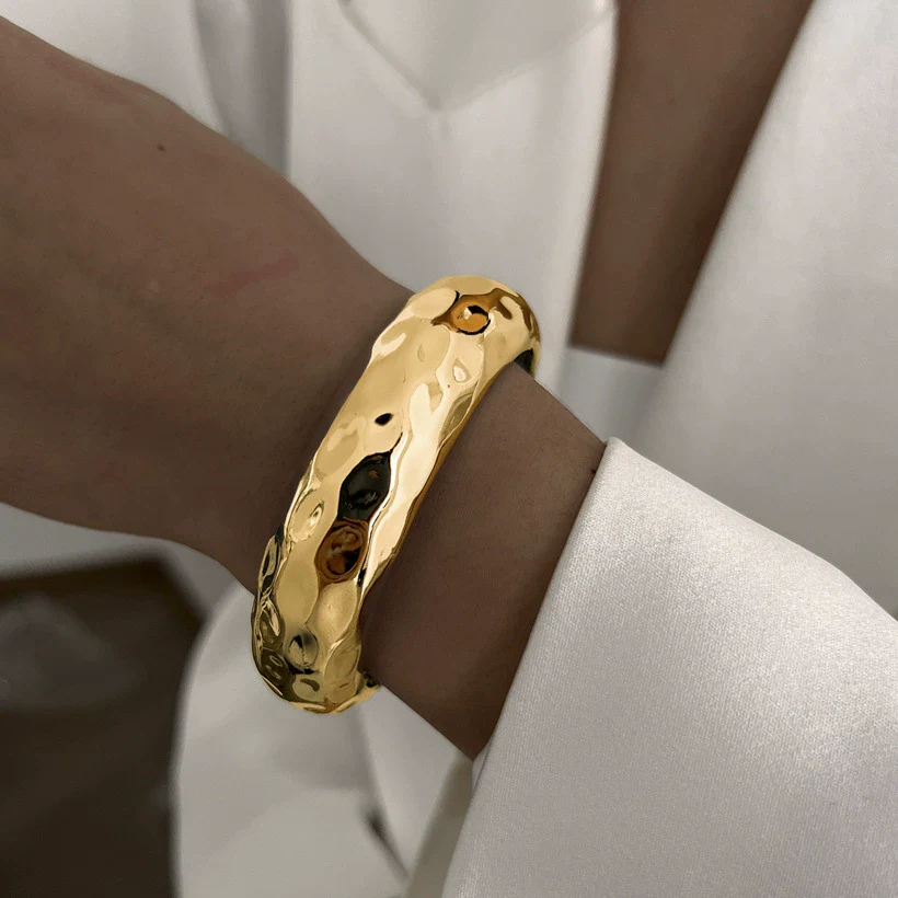 Jewelry Alloy Highend Irregular Round Spring Bracelet With Electroplating