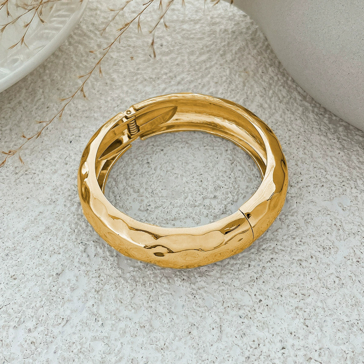 Jewelry Alloy Highend Irregular Round Spring Bracelet With Electroplating - Image 6