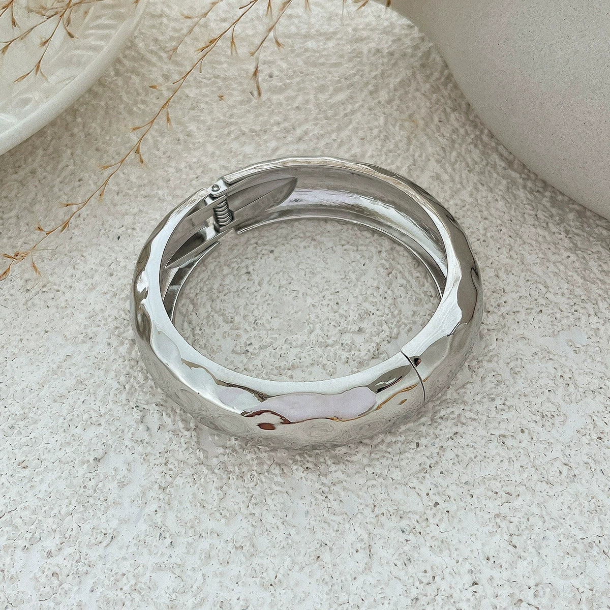 Jewelry Alloy Highend Irregular Round Spring Bracelet With Electroplating - Image 7