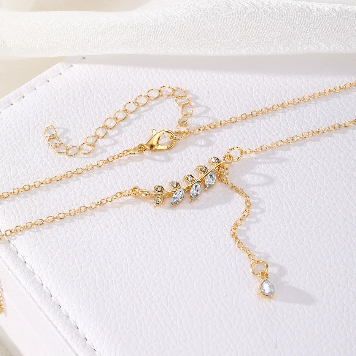 Jewelry Alloy Leaf Pendant O Chain Necklace Fashion Simple Women - Image 4