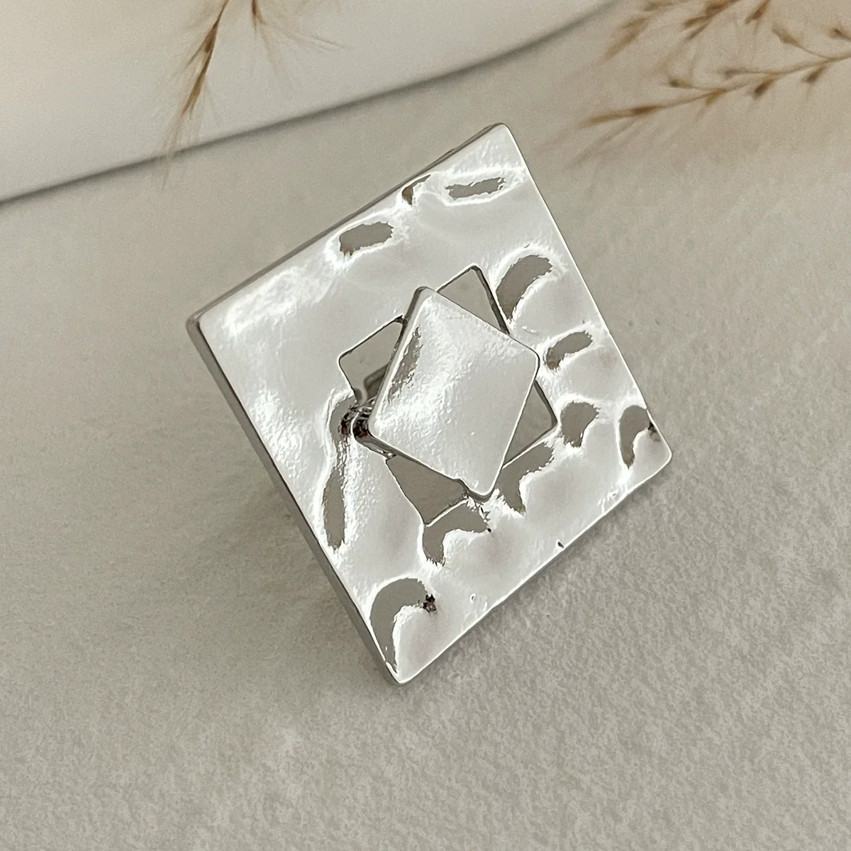 Jewelry Alloy Light Luxury Geometric Irregular Hollow Square Ring Electroplating For Women - Image 11