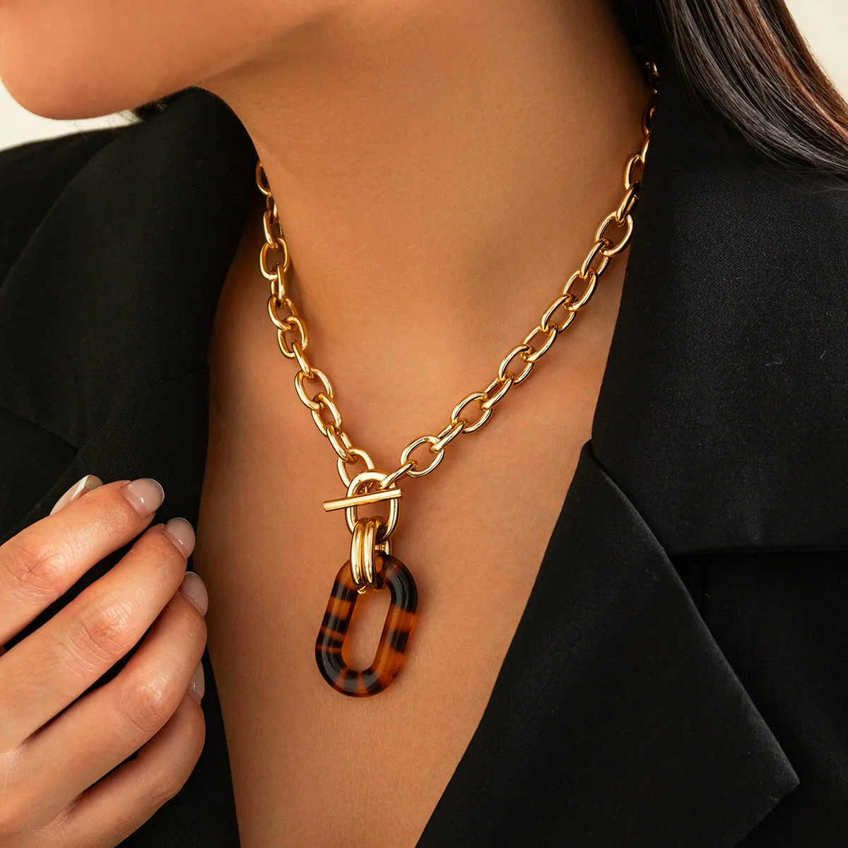 Jewelry Aluminum Chain And Acrylic Geometric Irregular Leopard Buckle Clavicle Chain Electroplated For Women Highend - Image 7