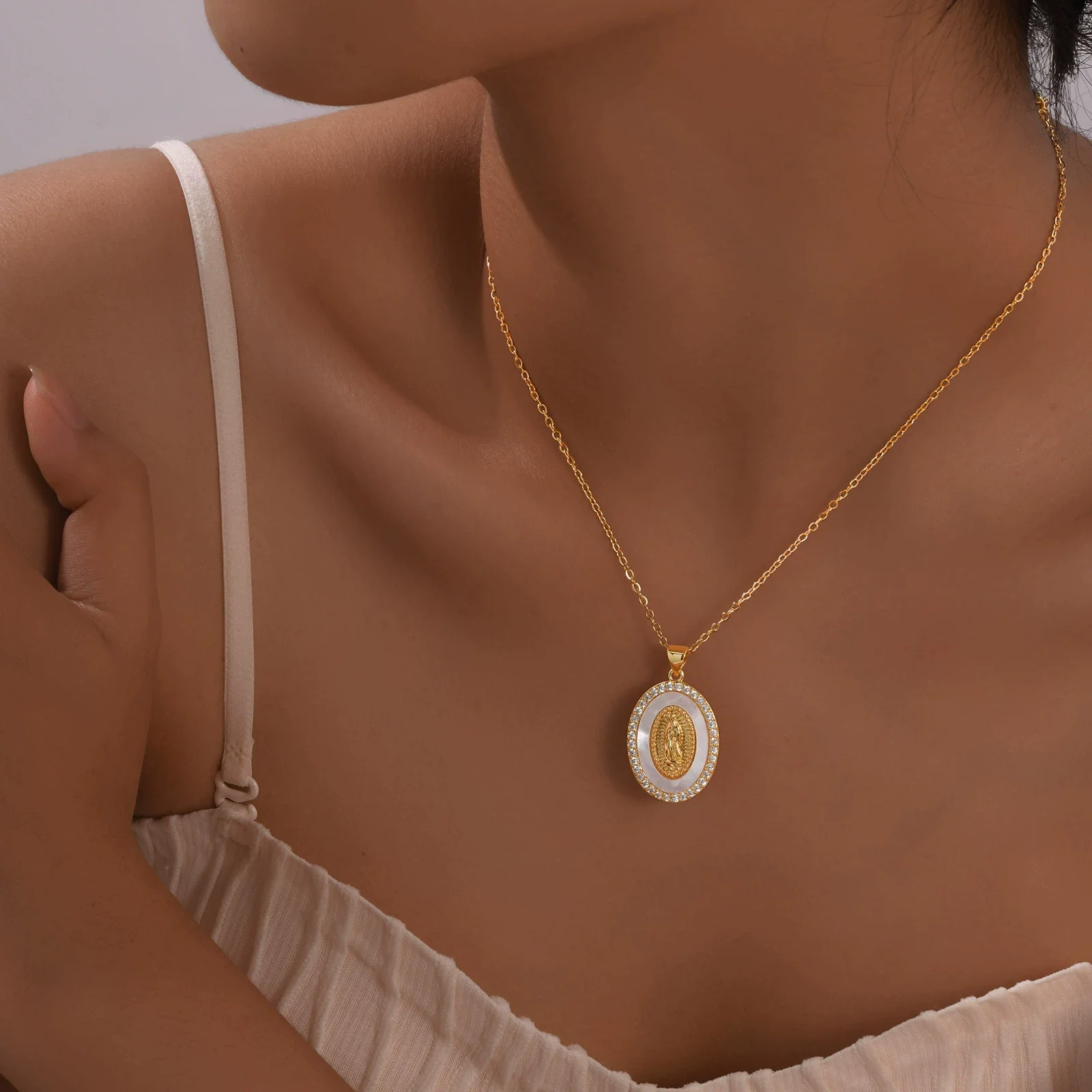 Jewelry Copper Oval Geometric Pendant Gold Plated Necklace For Ladies - Image 3