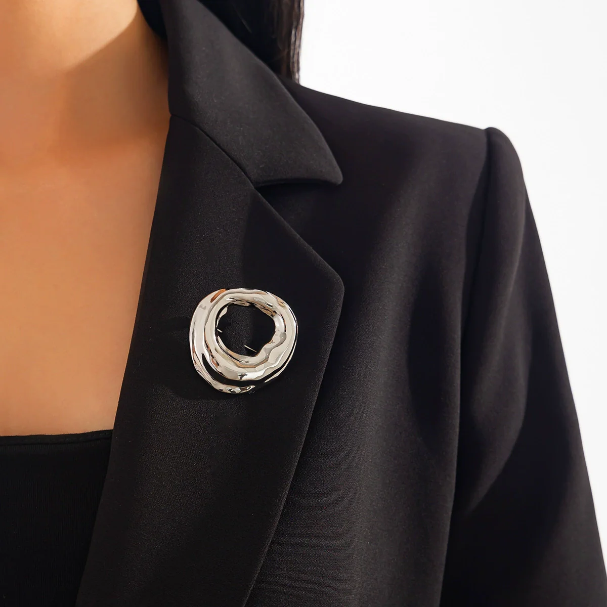 Jewelry Hollow Irregular Alloy Brooch With Hemp Pattern Electroplating And Minimalist Style - Image 9