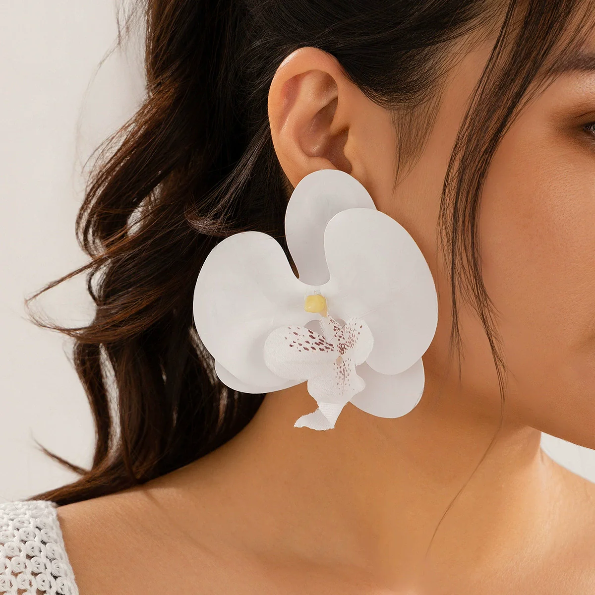 Jewelry Plastic Flower Pendant Neck Chain For Women - Image 10