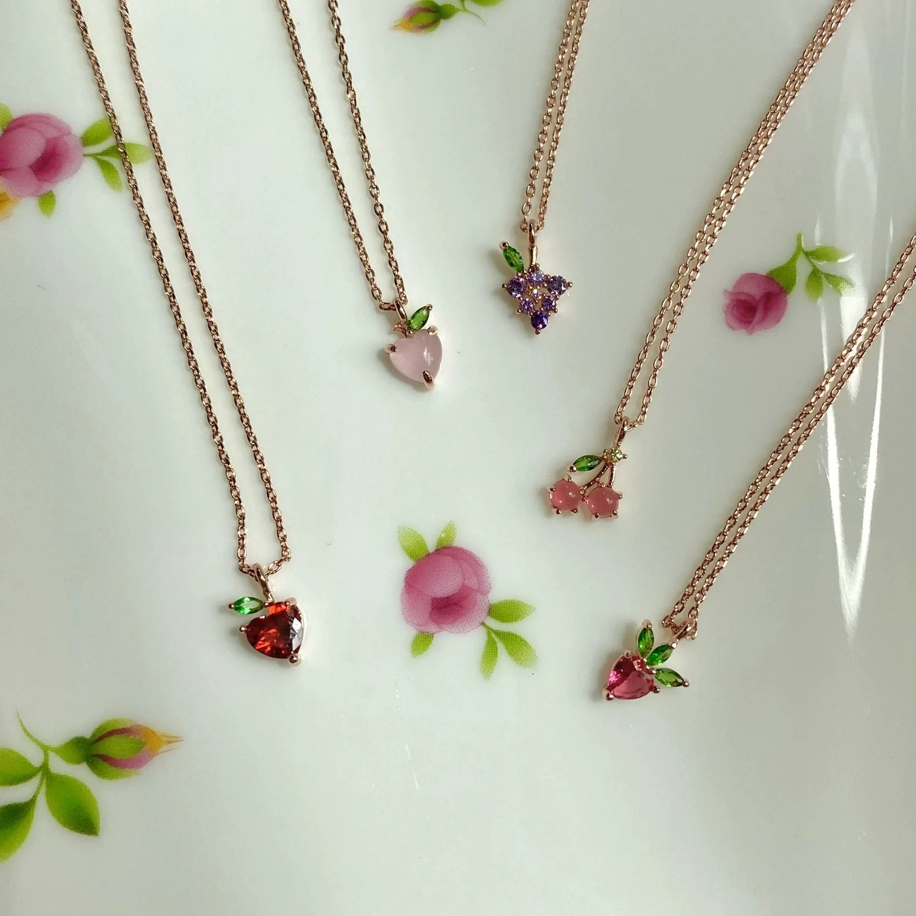 Jewelry Women's Copper Rhinestone Fruitshaped Pendant Clavicle Necklace With Zircon - Image 3