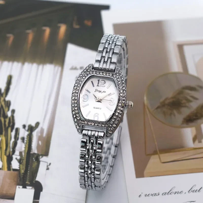 Ladies Alloy Barrel Shape Digital Quartz Watch Leisure Style - Image 3