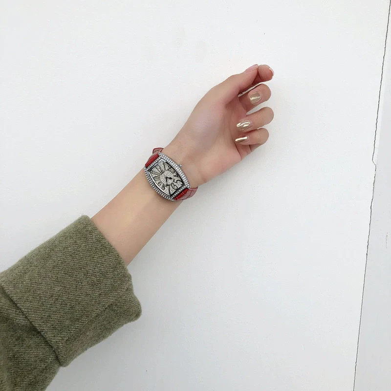 Ladies Alloy Imitation Leather Strap Electronic Quartz Watch With Rectangular And Barrel Shape - Image 4