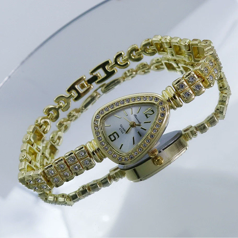 Ladies Alloy Quartz Watch With Spiral Crown And Round Dial Fashion Casual Style