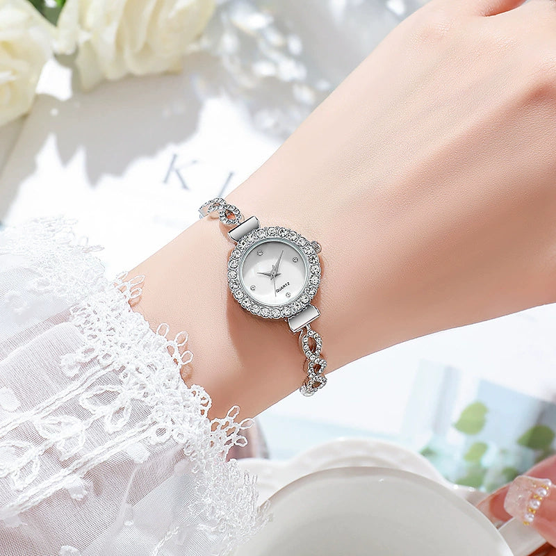 Ladies Casual Quartz Watch With Round Dial Alloy Strap And Buckle