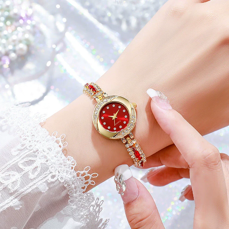 Ladies Fashionable Alloy And Stainless Steel Claw Chain Quartz Watch With Diamondencrusted And Round Dial - Image 4