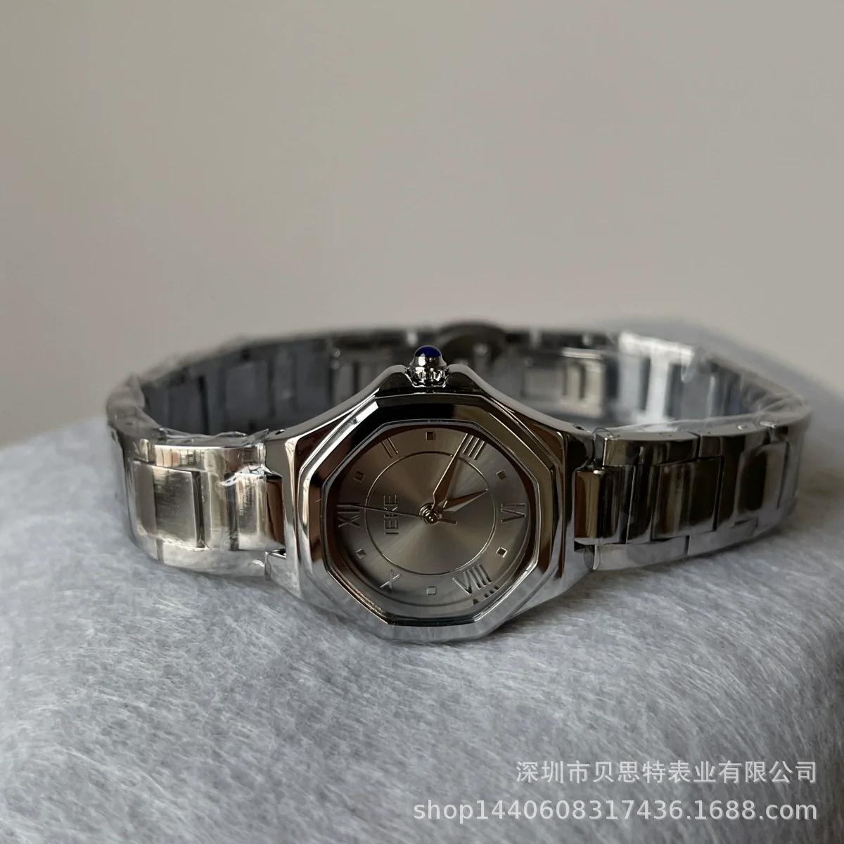 Ladies Quartz Watch Metal Fine Steel Rose Gold Buckle Polygon Flower Shape Gray Texture Fashionable