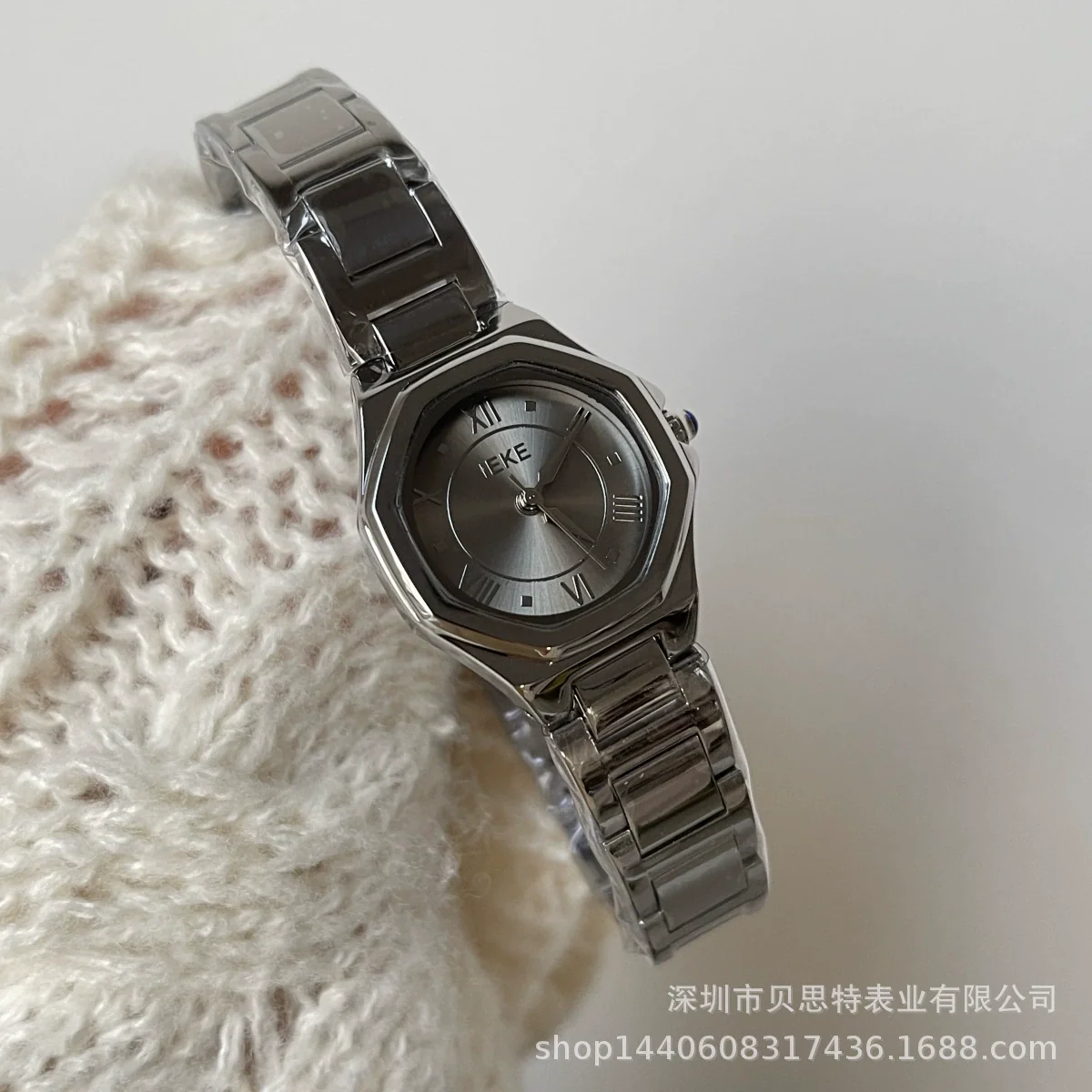 Ladies Quartz Watch Metal Fine Steel Rose Gold Buckle Polygon Flower Shape Gray Texture Fashionable - Image 2