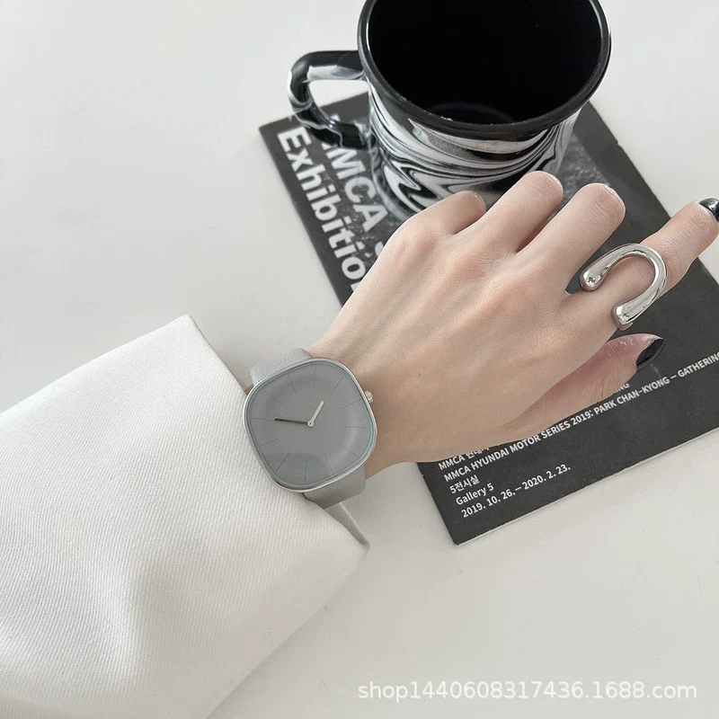 Leisure Girl Watch Alloy Case Ordinary Glass Mirror