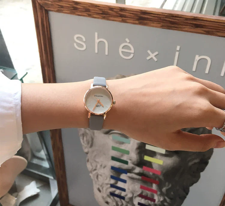 Leisure Retro Round Quartz Women's Watch With Alloy Case Imitation Leather Strap And Stainless Steel Clasp - Image 7