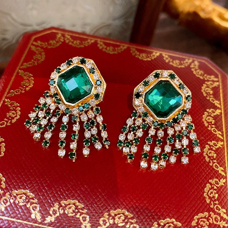 Medieval Vintage Women's Earrings Set With Synthetic Crystal Diamond Geometric Pattern - Image 6