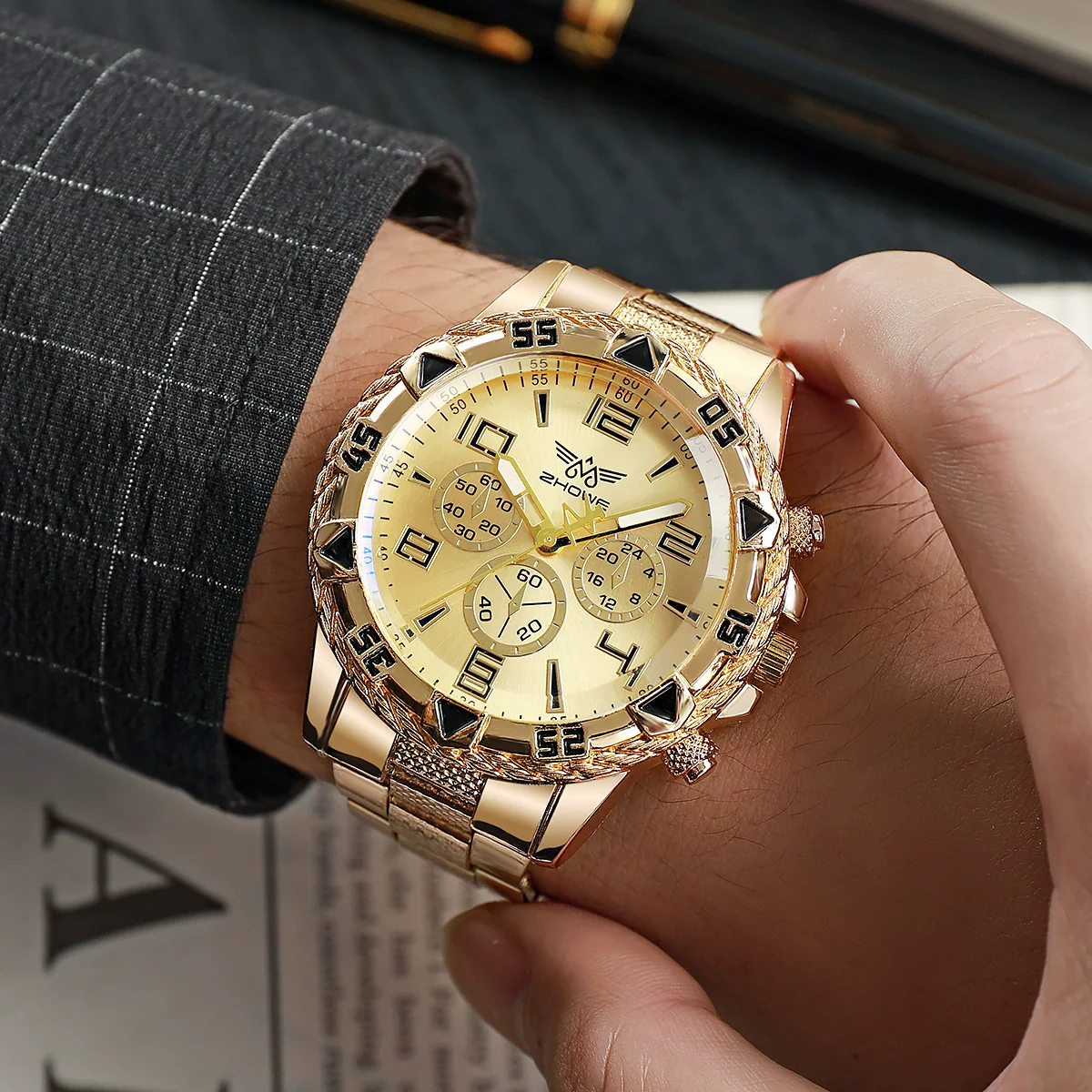 Men's Alloy And Steel Strip Casual Watch With Round Dial