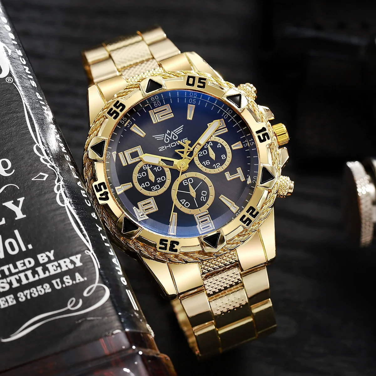 Men's Alloy And Steel Strip Casual Watch With Round Dial - Image 2