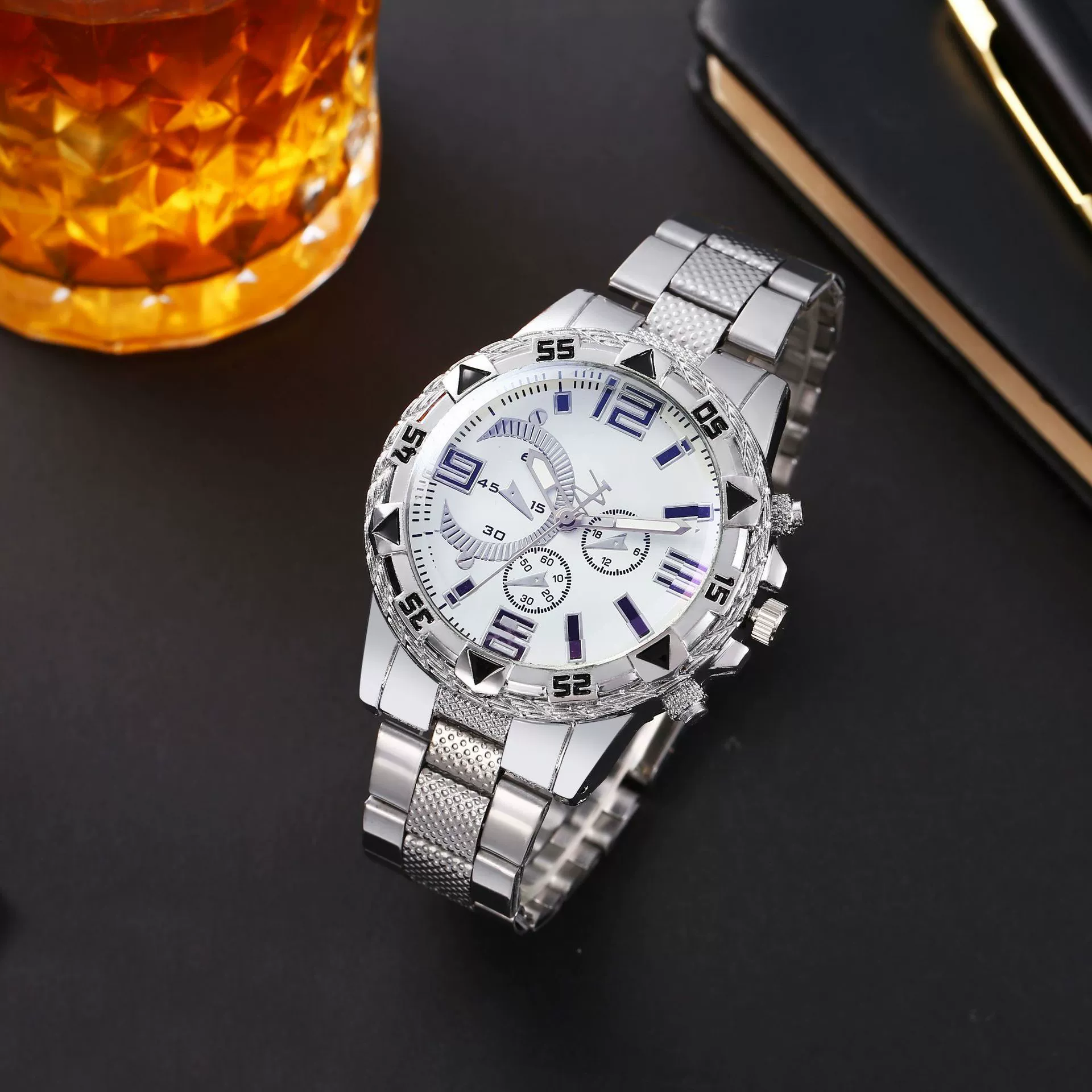 Men's Alloy Belt Quartz Watch With Round Dial Business Style - Image 2