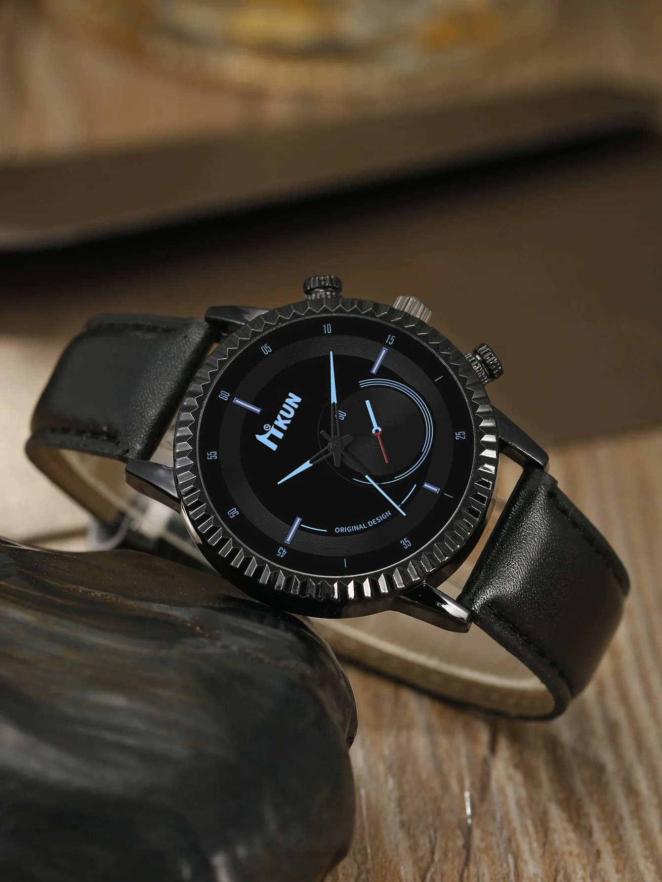 Men's Alloy Case Imitation Leather Strap Quartz Watch With Round Dial And Printed Logo Gear Dial Design Pin Buckle Plain Crown Ordinary Glass Mirror - Image 17