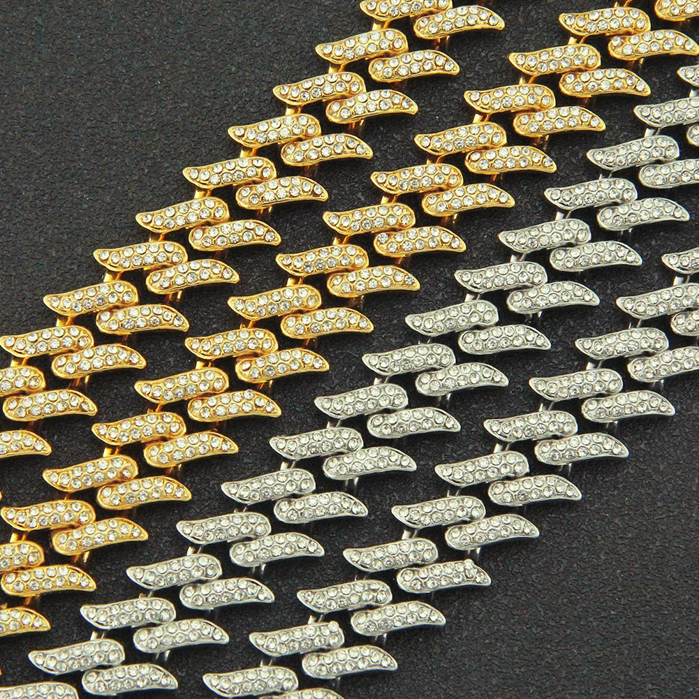 Men's Alloy Cuban Chain Necklace With Diamond And Geometric Design - Image 4