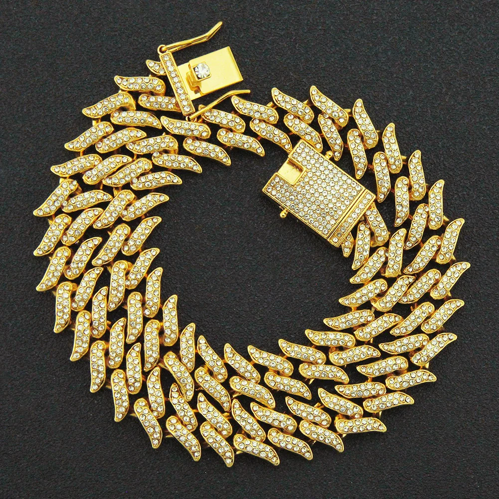 Men's Alloy Cuban Chain Necklace With Diamond And Geometric Design - Image 9