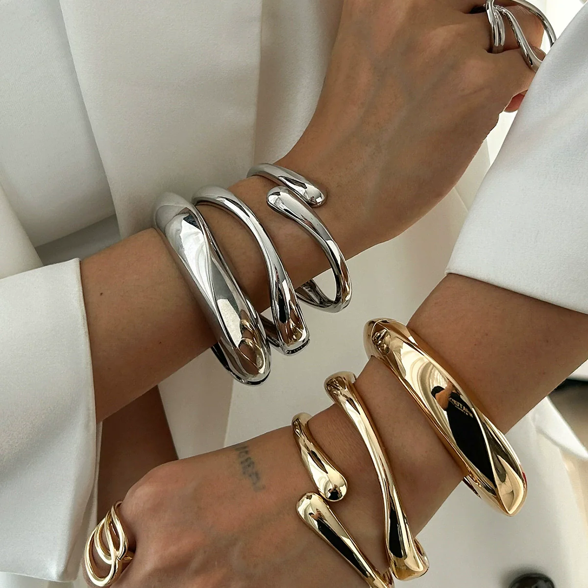 Metal Electroplated Geometric Smooth Opening Water Droplets Hug Bracelet For Women - Image 2