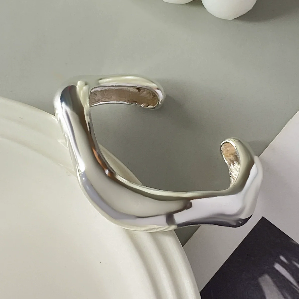 Metal Exaggerated Geometric Heavy Industry Design Smooth Bracelet With Electroplating Treatment - Image 11