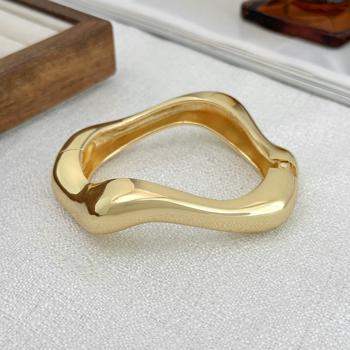 Metal Exaggerated Geometric Heavy Industry Design Smooth Bracelet With Electroplating Treatment - Image 12