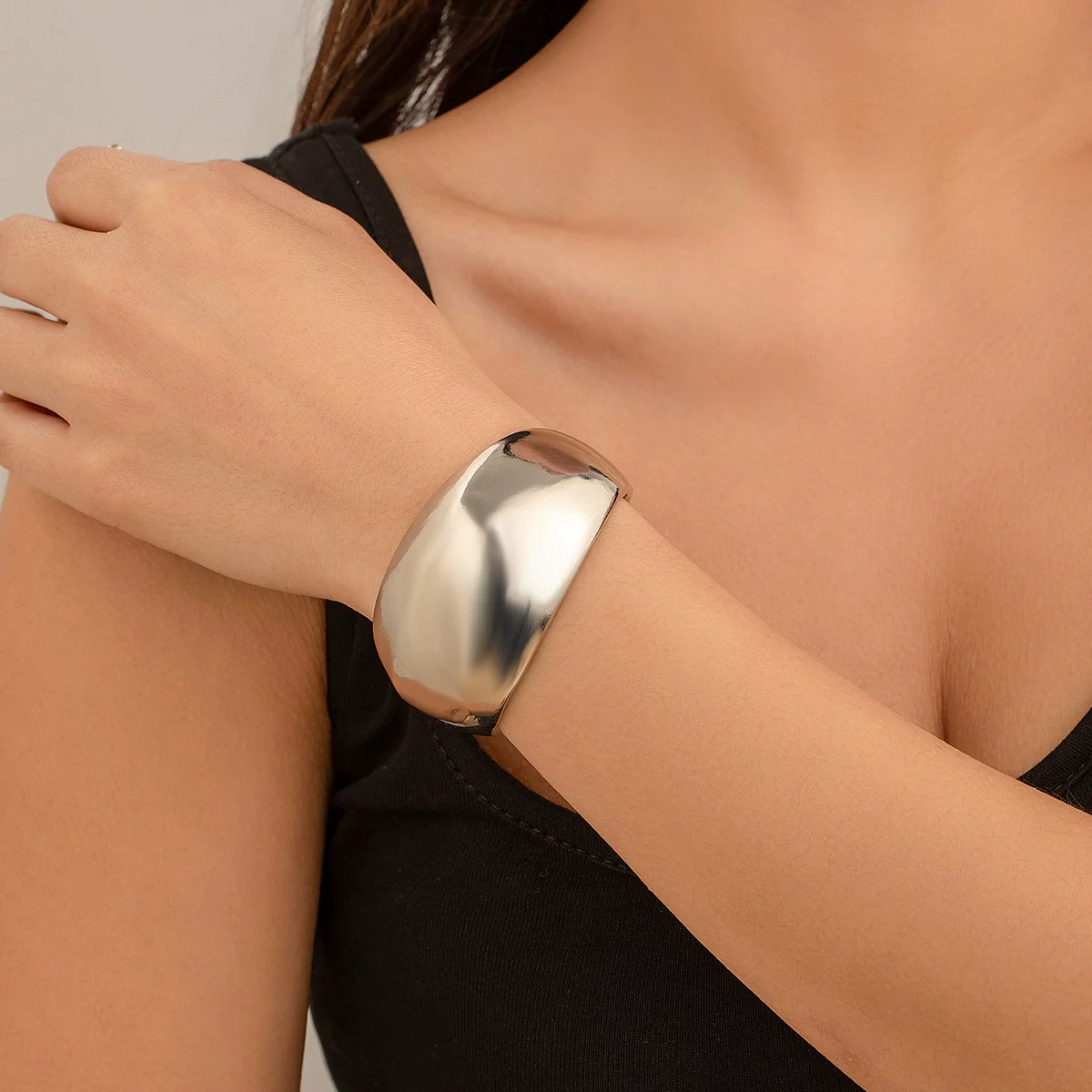 Metal Exaggerated Geometric Heavy Industry Design Smooth Bracelet With Electroplating Treatment - Image 14