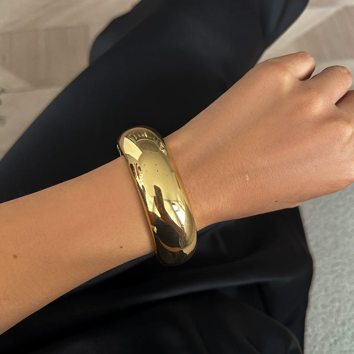 Metal Exaggerated Geometric Heavy Industry Design Smooth Bracelet With Electroplating Treatment - Image 15