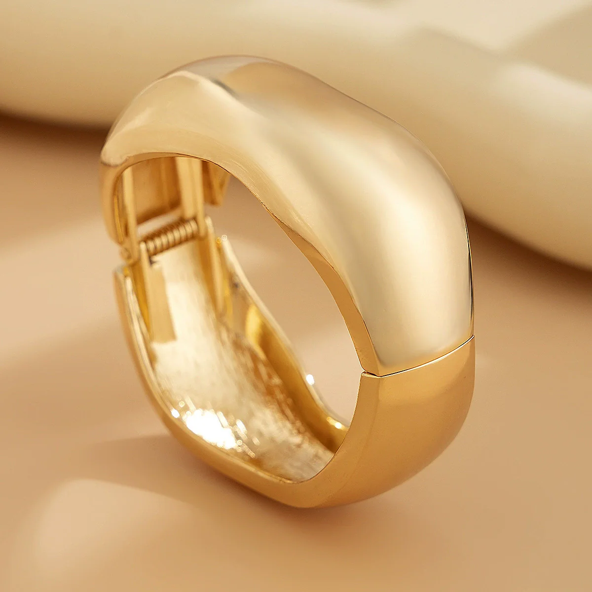 Metal Exaggerated Geometric Heavy Industry Design Smooth Bracelet With Electroplating Treatment - Image 3