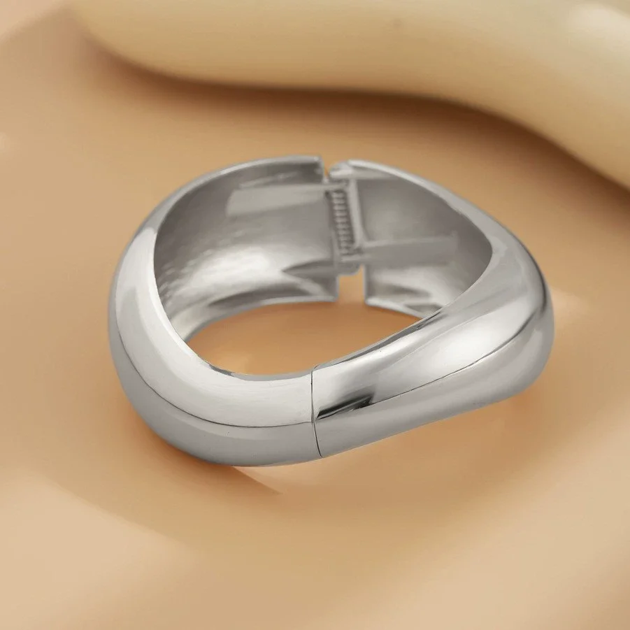Metal Exaggerated Geometric Heavy Industry Design Smooth Bracelet With Electroplating Treatment - Image 9