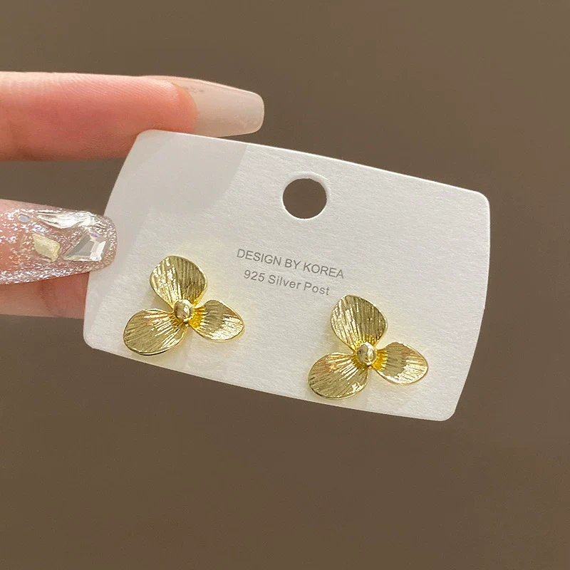 Metal Flower Earrings For Women Light Luxury Niche Retro Elegant Electroplated - Image 6