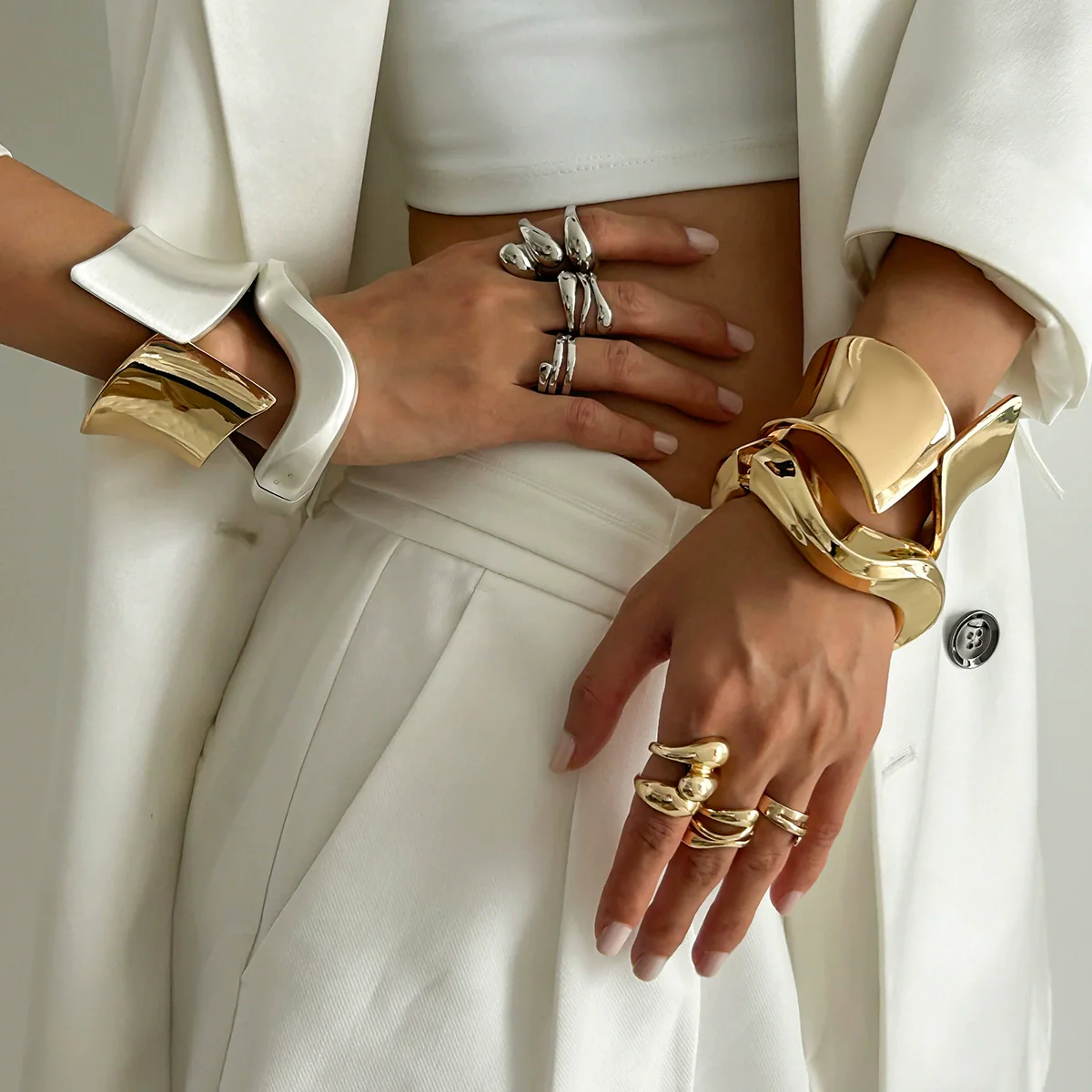 Metal Geometric Personality Electroplated Spring Bracelet With Irregular Wave Opening Design - Image 3