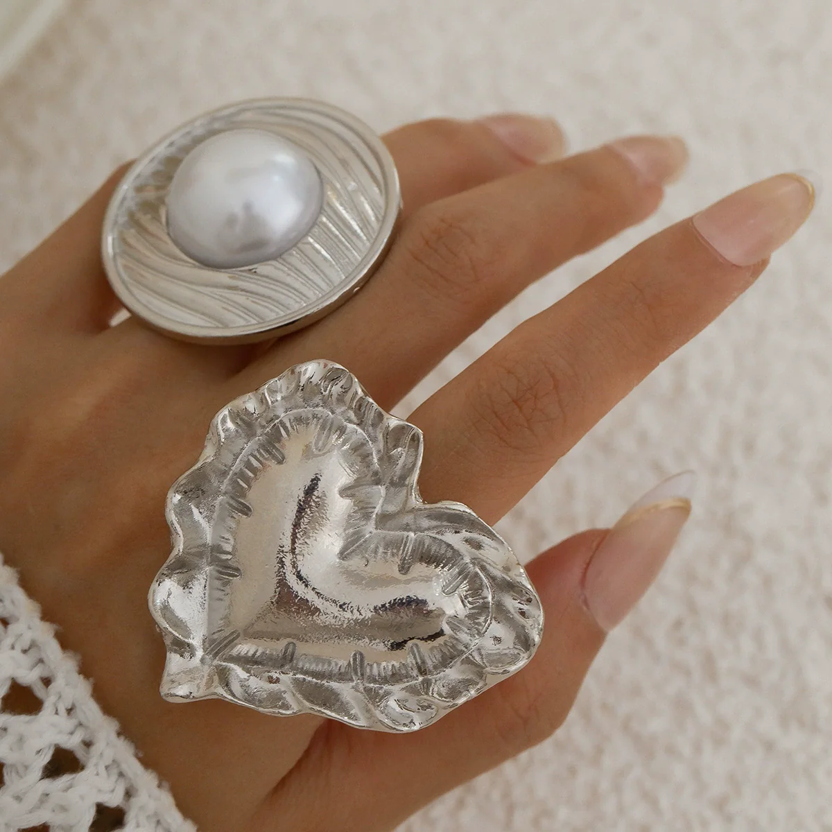 Metal Geometric Round Love Ring With Pleated 3D Design And Electroplating For Women - Image 3