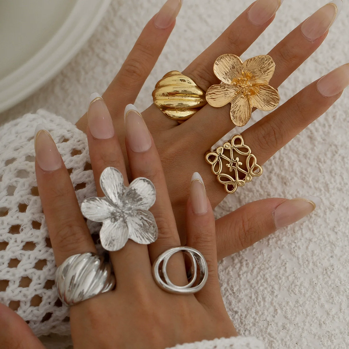 Metal Geometric Square Cut Out Flower Ring For Women With Electroplating - Image 3