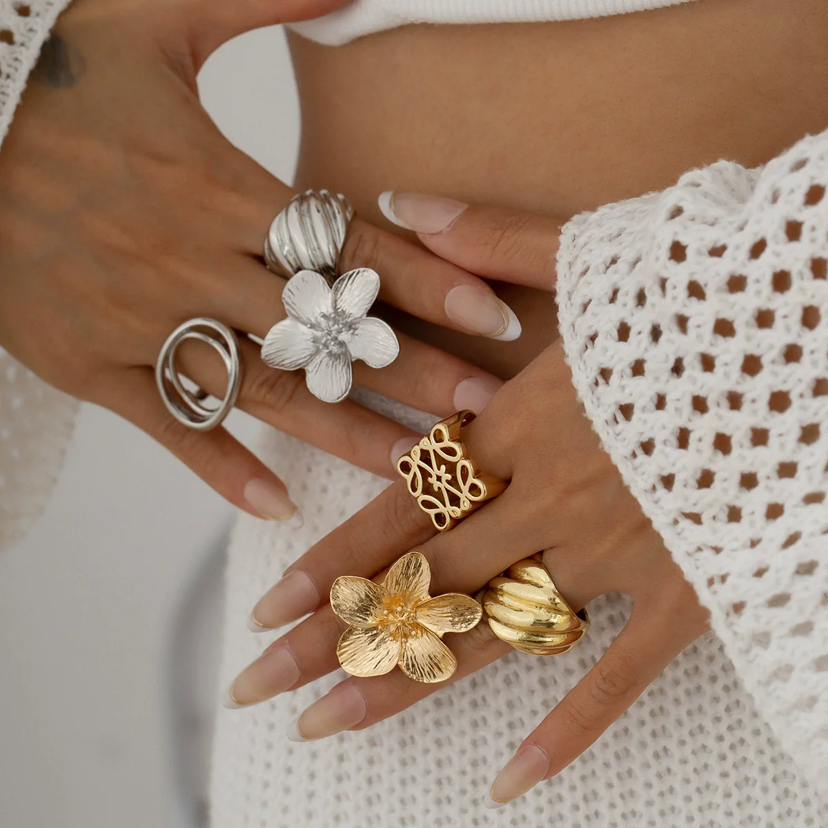Metal Geometric Square Cut Out Flower Ring For Women With Electroplating - Image 4