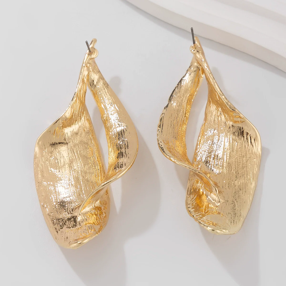 Metal Geometric Texture Hollow Electroplated Women's Earrings - Image 4