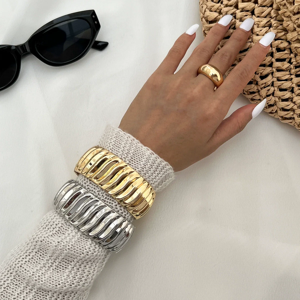 Metal Knotted Smooth Ins Style Geometric Electroplated Bracelet - Image 3