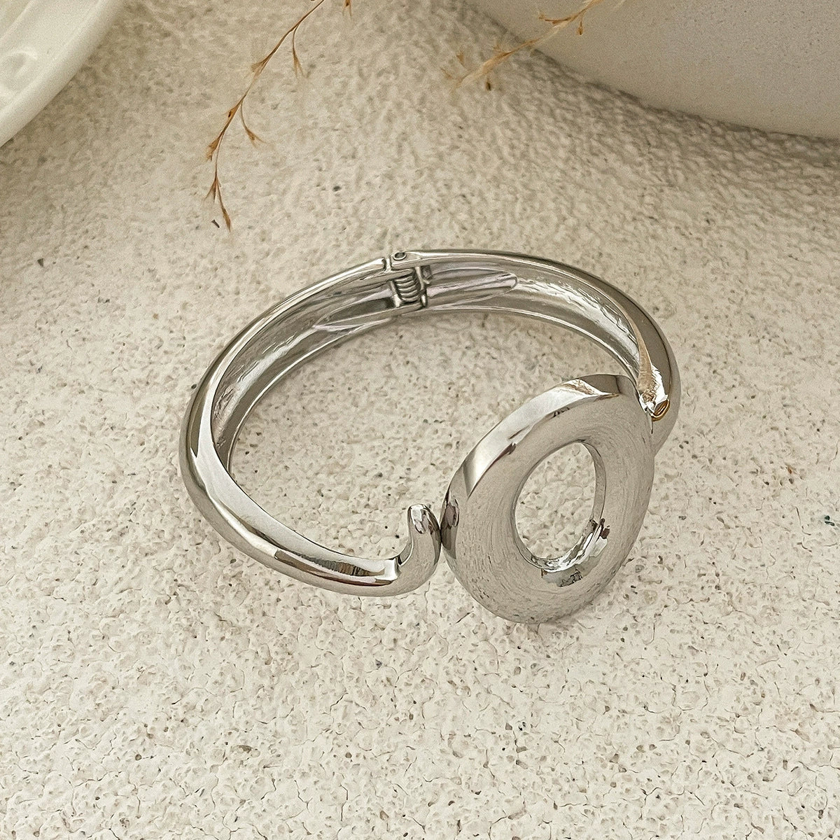 Metal Niche Liquid Metal Beat Pattern Spring Buckle Wide Bracelet With Electroplating - Image 10
