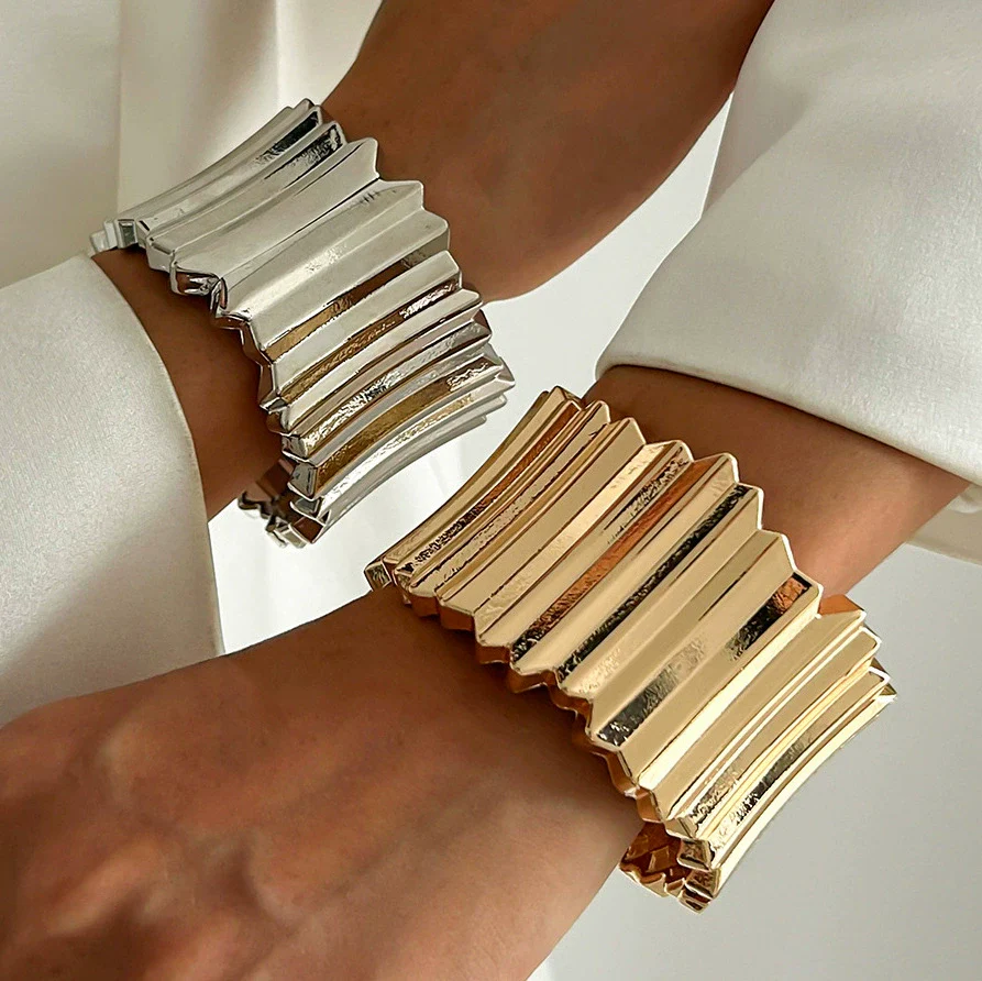 Metal Punk Style Vertical Pattern Spring Bracelet For Women With Electroplating